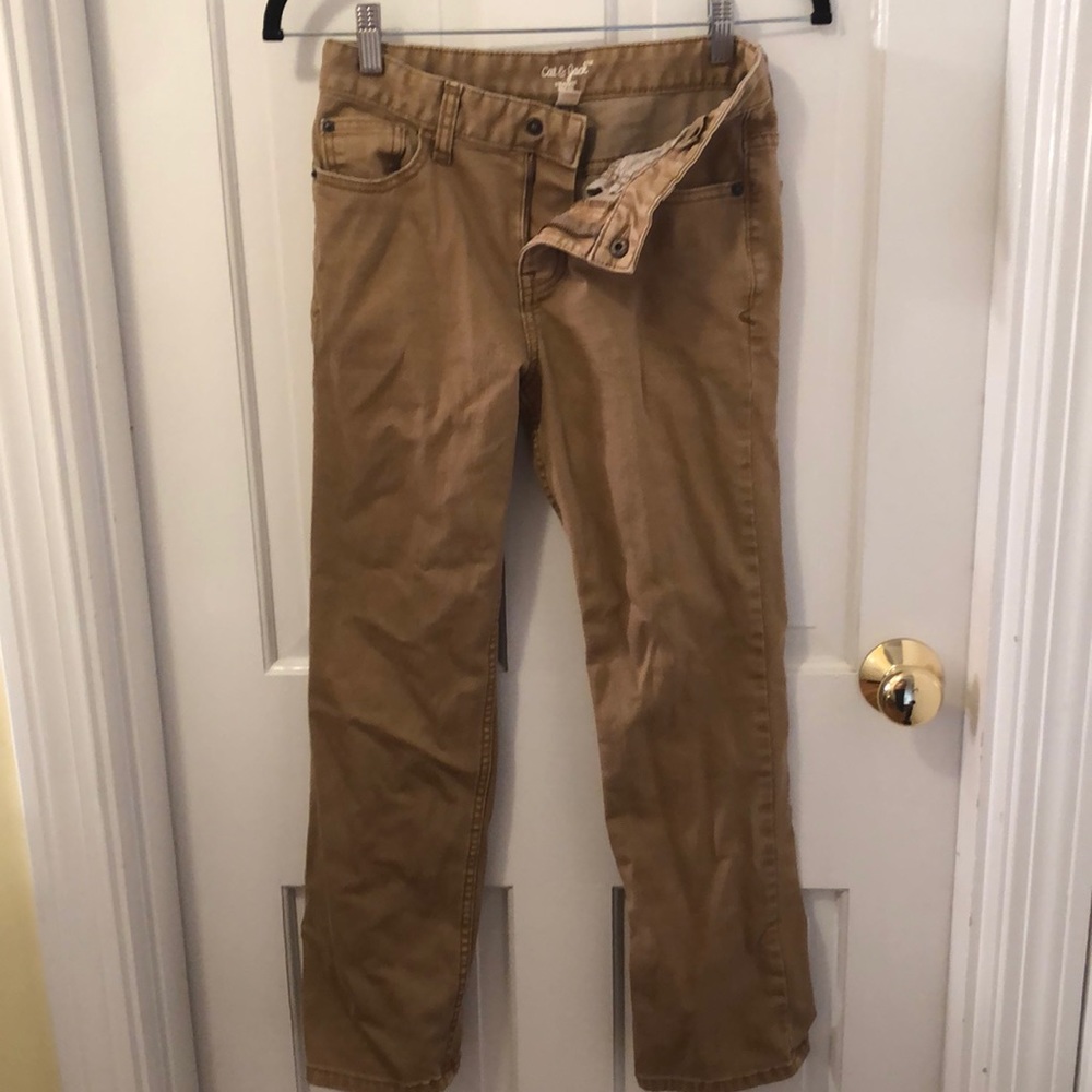 Brown jeans with some stretch. Straight leg.